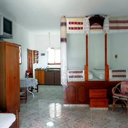 Mihalis Studios Lakki  Room photo