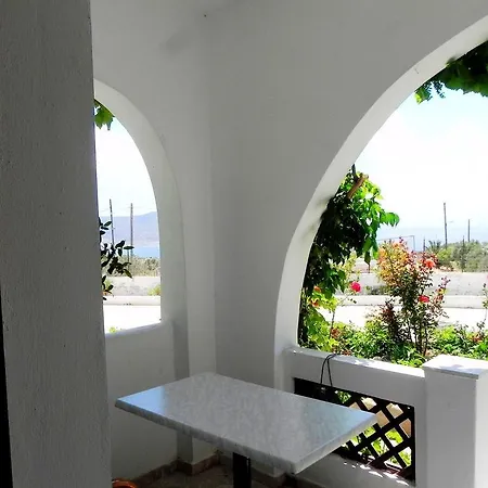 Mihalis Studios Lakki  Room photo